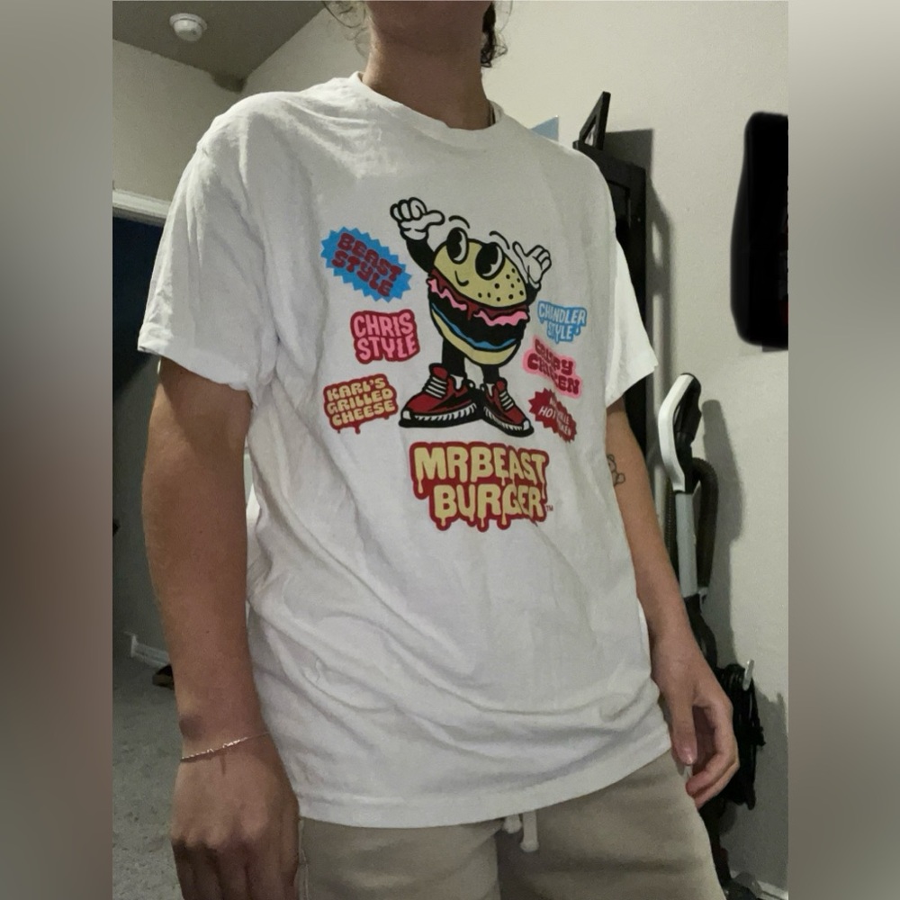 Gildan Large Mr. Beast Burger shirt